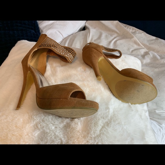 Heels - Picture 2 of 2